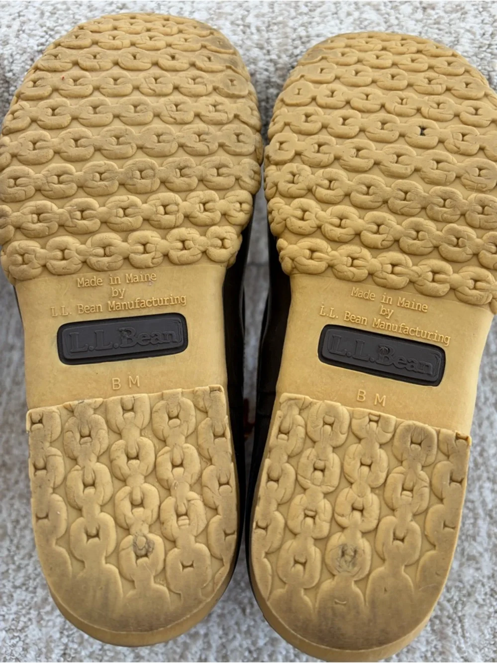 L. L. Bean Women's 8” Bean Boots. Size 6 Medium.